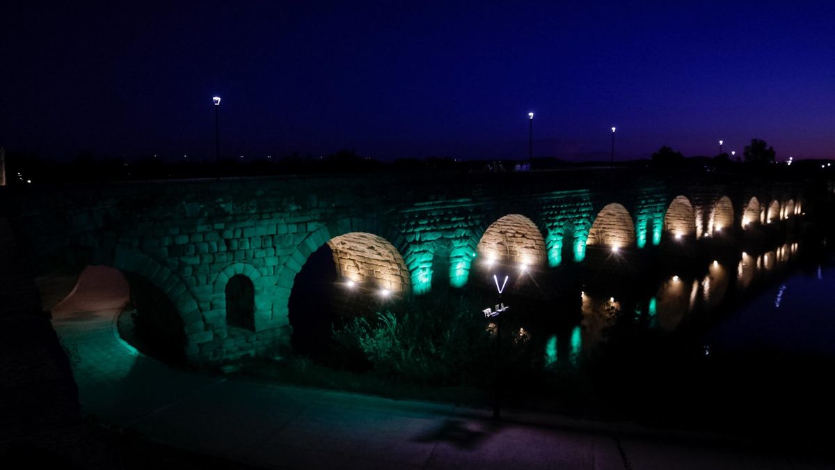 Imagen de archivo del puente romano de Mérida