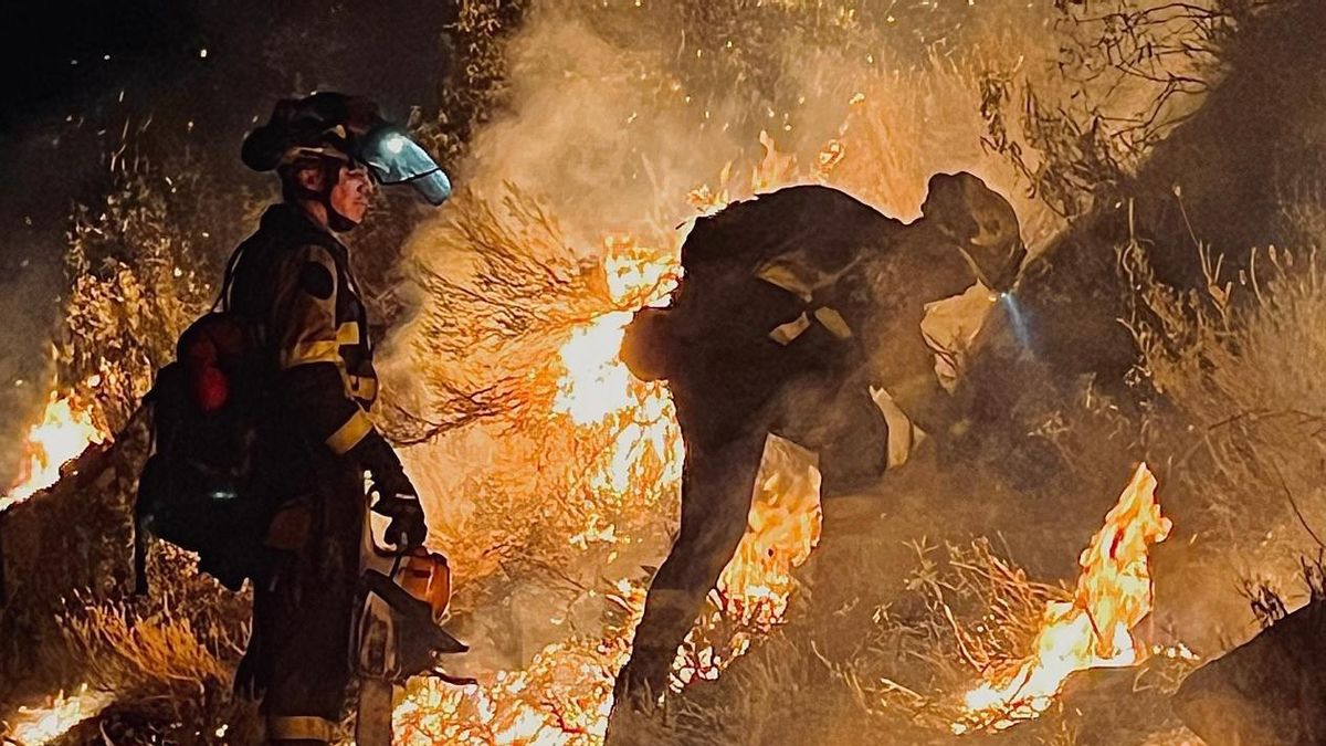 El incendio de Las Hurdes quema casi 4.000 hectáreas y mantiene a 2.000 vecinos evacuados o confinados