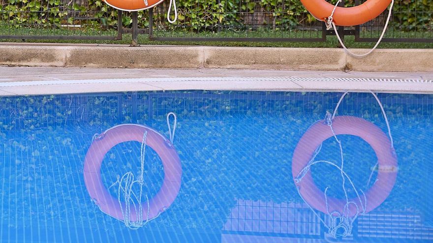 Piscinas municipales sin seguridad en Madrid por el colapso de la adjudicataria: "Ha habido amenazas de muerte"