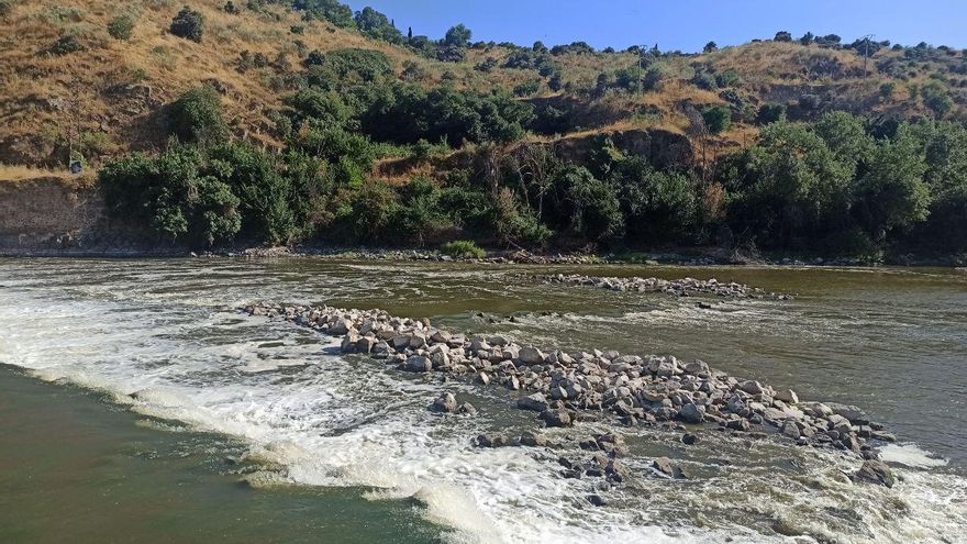 Las concesiones hidroeléctricas, en el punto de mira ante otra brusca bajada del caudal del río Tajo en Toledo