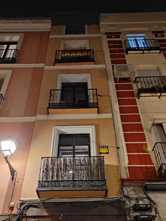 Fachada del edificio de Abades 22