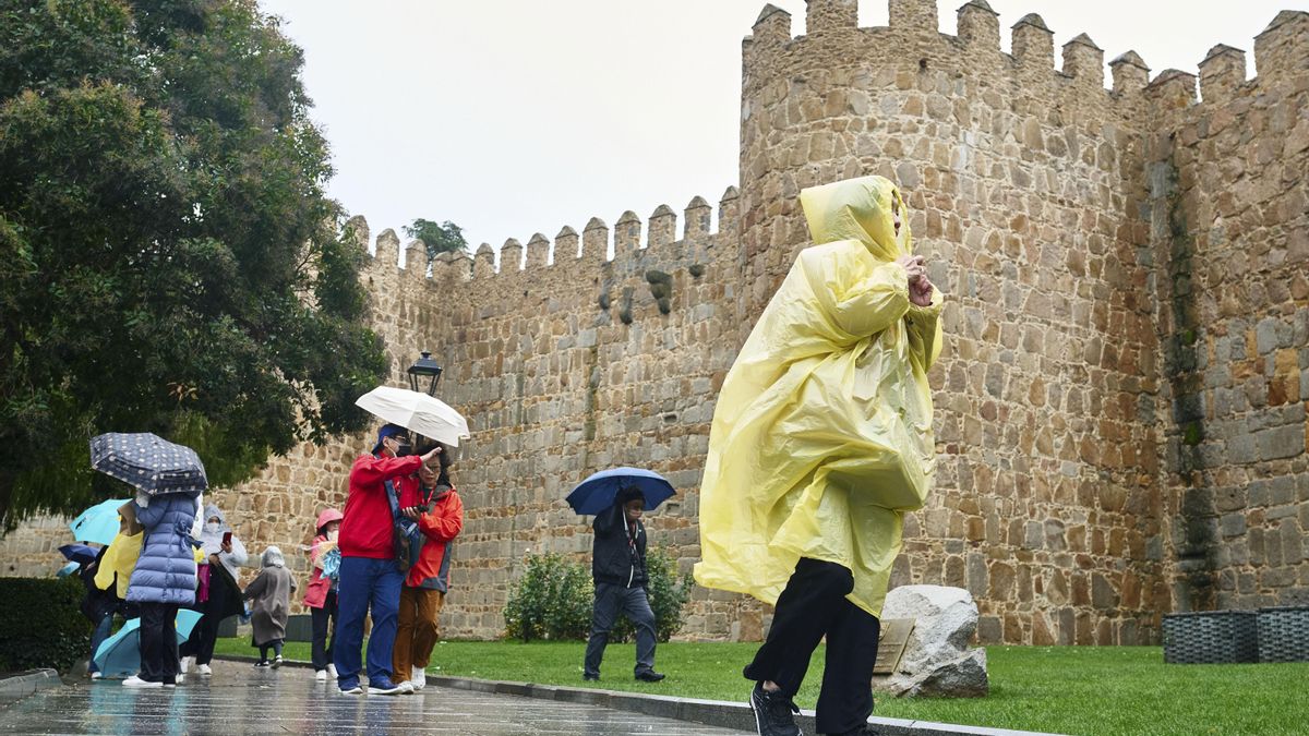 La lluvia mantiene en aviso amarillo Castilla y León tras una madrugada en rojo en Ávila
