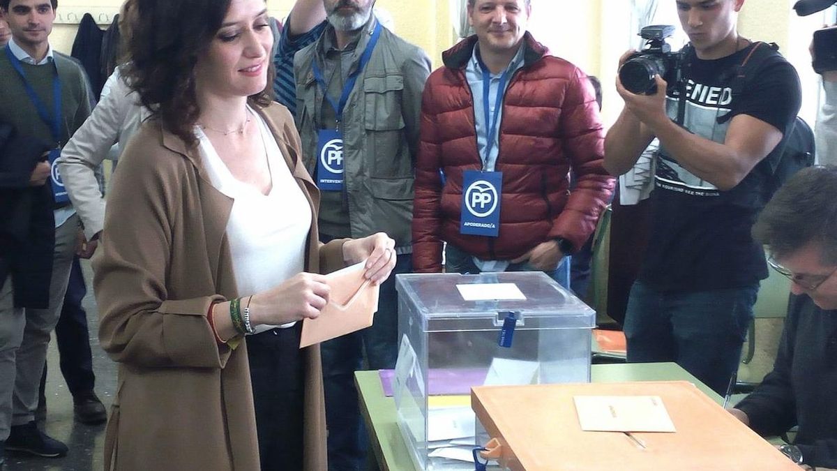 Díaz Ayuso: "Vamos en cabeza y todos nos ven favoritos tras lo sucedido con la fragmentación del voto" el domingo