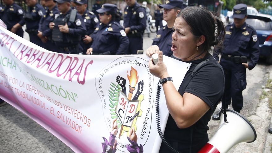 Piden la liberación de un joven abogado y de un líder comunitario detenidos en El Salvador