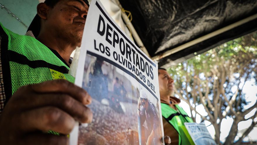 Activistas en Tijuana critican abandono de presidente López Obrador a mexicanos deportados