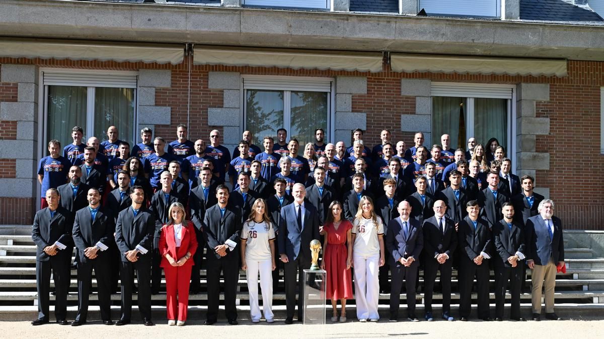 La familia real celebra el Mundial de Fútbol con la selección española en La Zarzuela