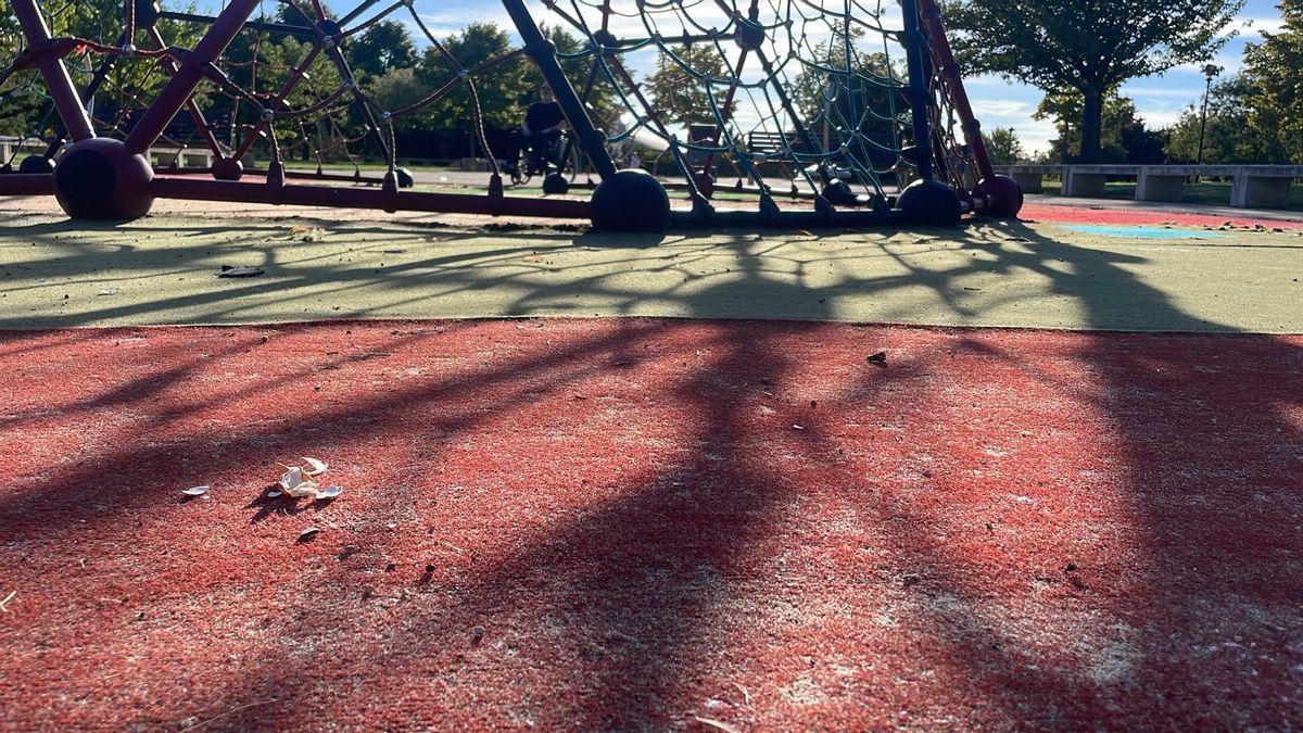 Quejas vecinales por las primeras novatadas en Logroño: botellones, huevos y harina en los parques infantiles