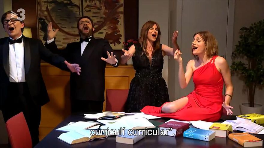 'Polònia' parodia la reunión definitiva por la ley del catalán, con número musical: "Si no se entiende, no se puede tumbar"