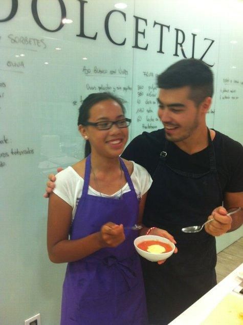 María, de Máster Chef Junior, en la escuela de Cocina Dolcetriz