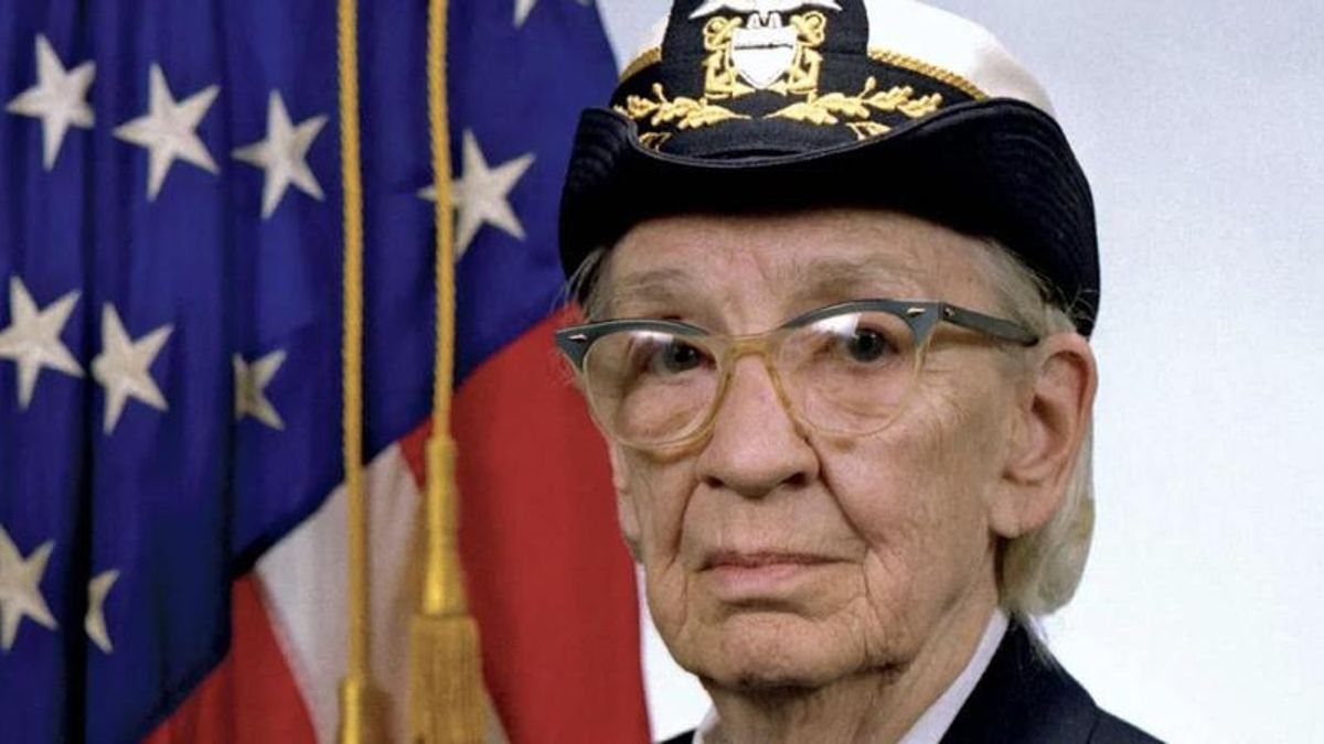 Grace Hopper, la gran inventora que cambió la informática al lograr que programar dejara de depender de códigos complejos