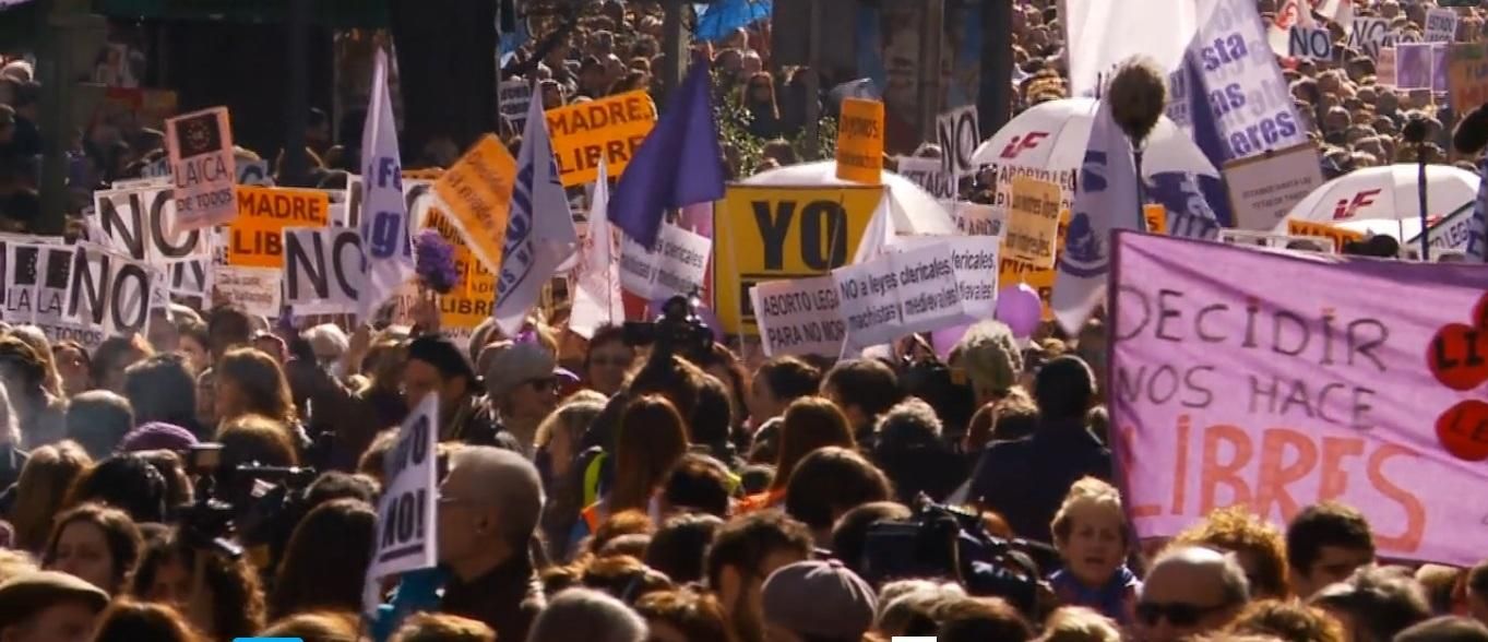 Momento de la protesta que llenó las calles de Madrid en febrero de 2014