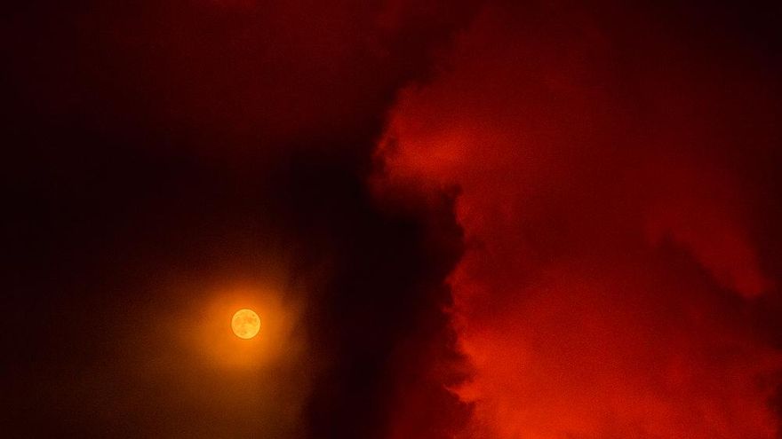La erupción tiene dos fisuras separadas por 200 metros y ocho bocas