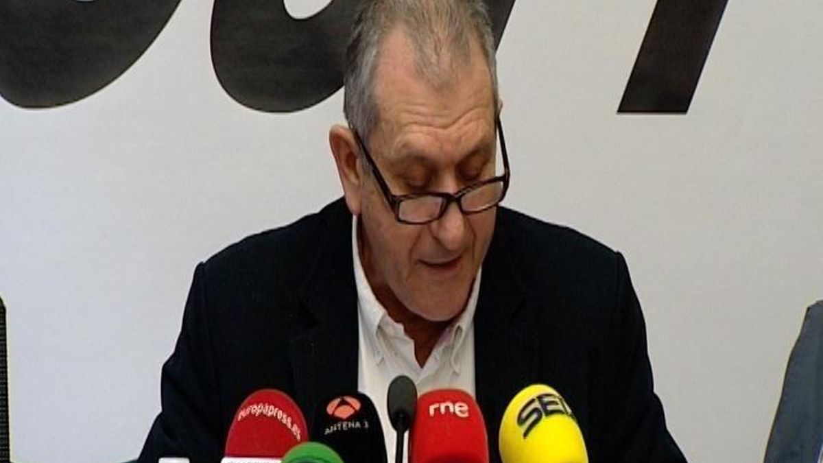 Sindicatos de funcionarios llevarán a los tribunales la supresión de la paga extra