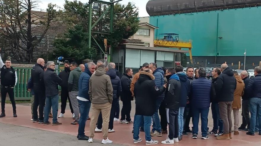 La plantilla de TYCSA, en Nueva Montaña, secunda la cuarta jornada de huelga