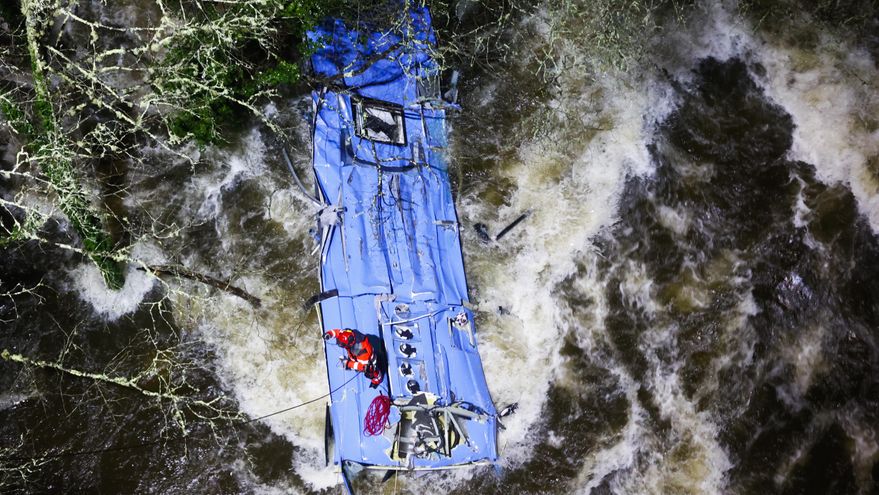 Localizada la séptima víctima mortal del accidente del autobús que cayó al río Lérez en Pontevedra