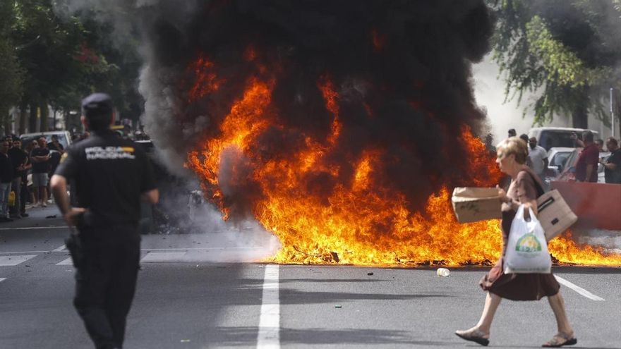 Un herido y seis detenidos, uno de ellos menor, durante las protestas de la nueva huelga del metal en Cádiz