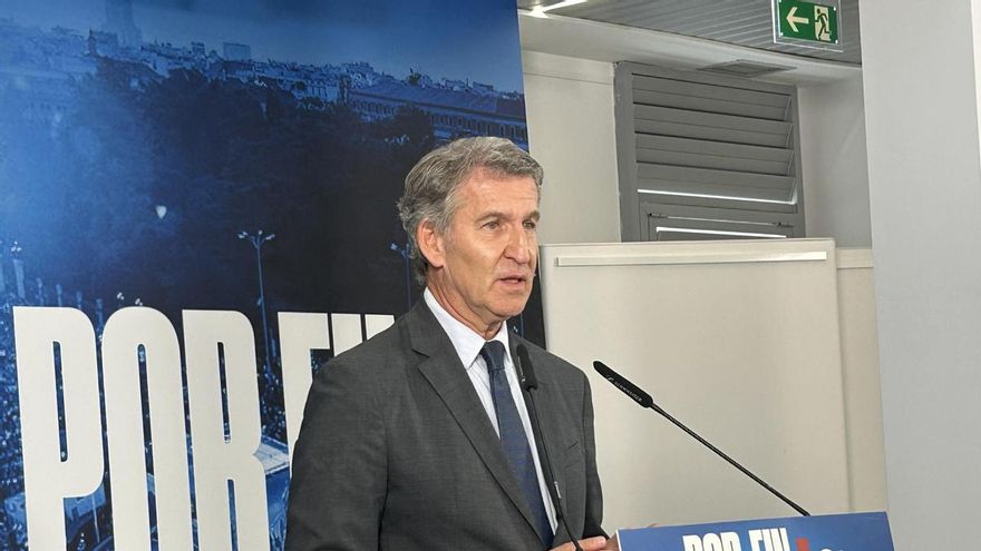 El presidente del Partido Popular, Alberto Núñez Feijóo, durante una comparecencia, en el Centro Cultural Estación de Ferrocarril, a 7 de octubre de 2026, en Ceuta (España).
