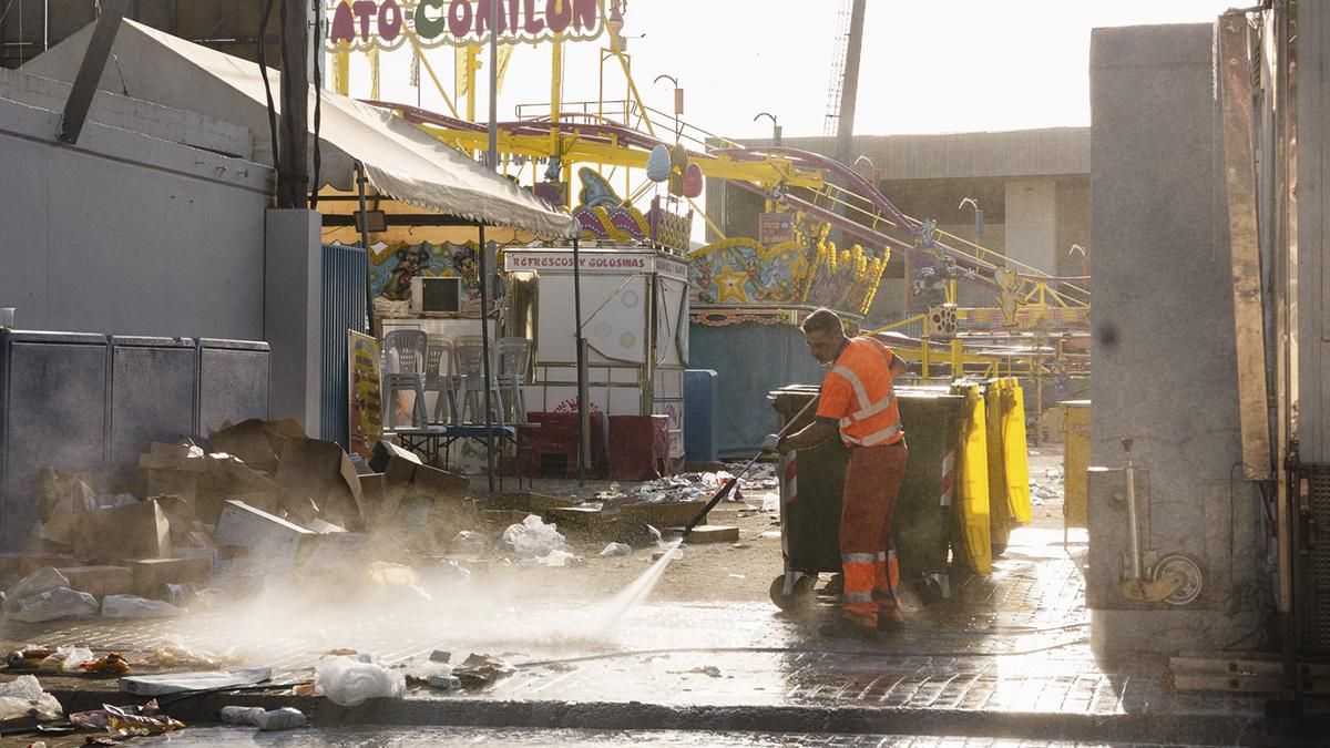 Trabajadores de Sadeco trabajando en la Feria de Córdoba