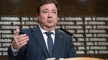 El presidente de la Junta de Extremadura, Guillermo Fernández Vara, en rueda de prensa