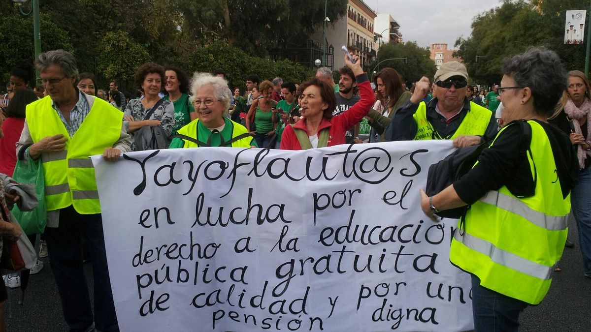 Los yayoflautas se han sumado a la manifestación de Sevilla contra la LOMCE