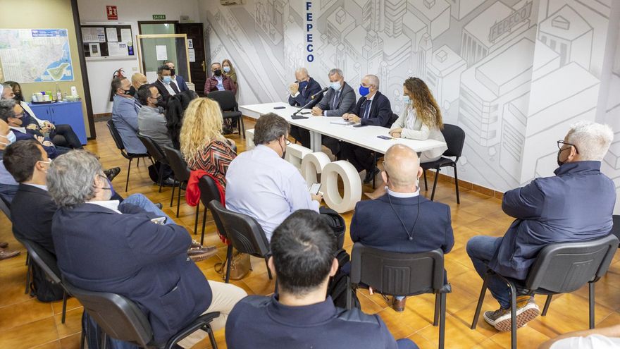 Canarias traslada a los constructores que se acogerá al Real Decreto para revisar costes en obras públicas y compensar la subida de precios