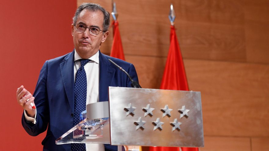 El consejero de Educación de la comunidad de Madrid, Enrique Ossorio, comparece en una rueda de prensa tras el consejo de gobierno de la región, este miércoles en Madrid. EFE/ Víctor Lerena