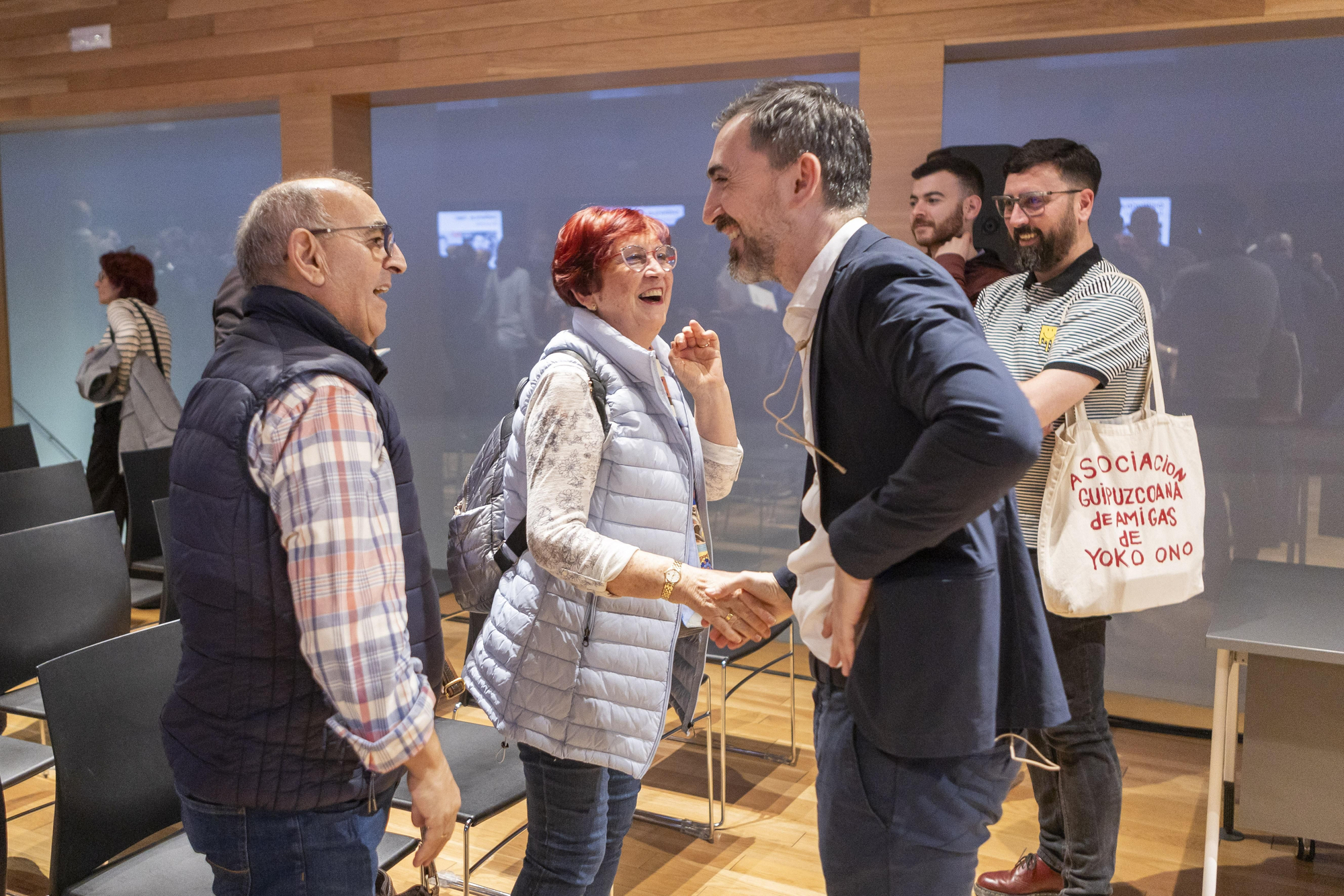 Los socios saludaron a Ignacio Escolar al finalizar el encuentro