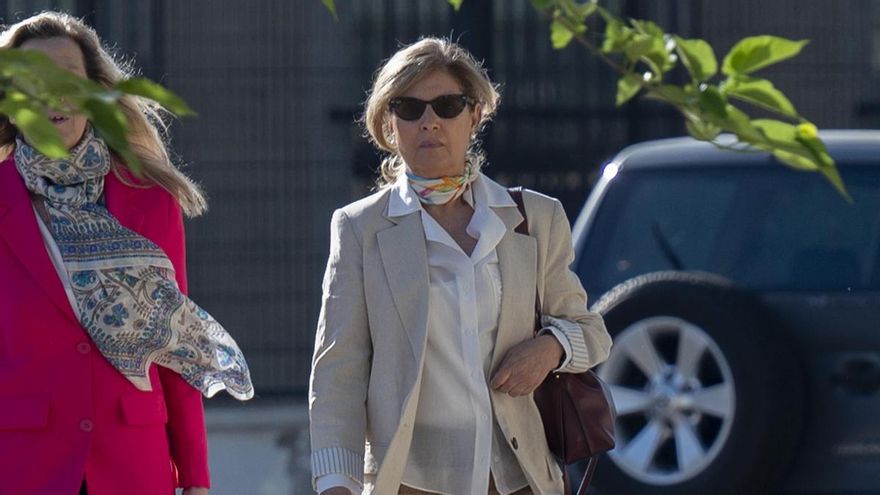 La mujer del extesorero del PP Luis Bárcenas, Rosalía Iglesias Villar (d), a su llegada a la Audiencia Nacional, a 20 de abril de 2026