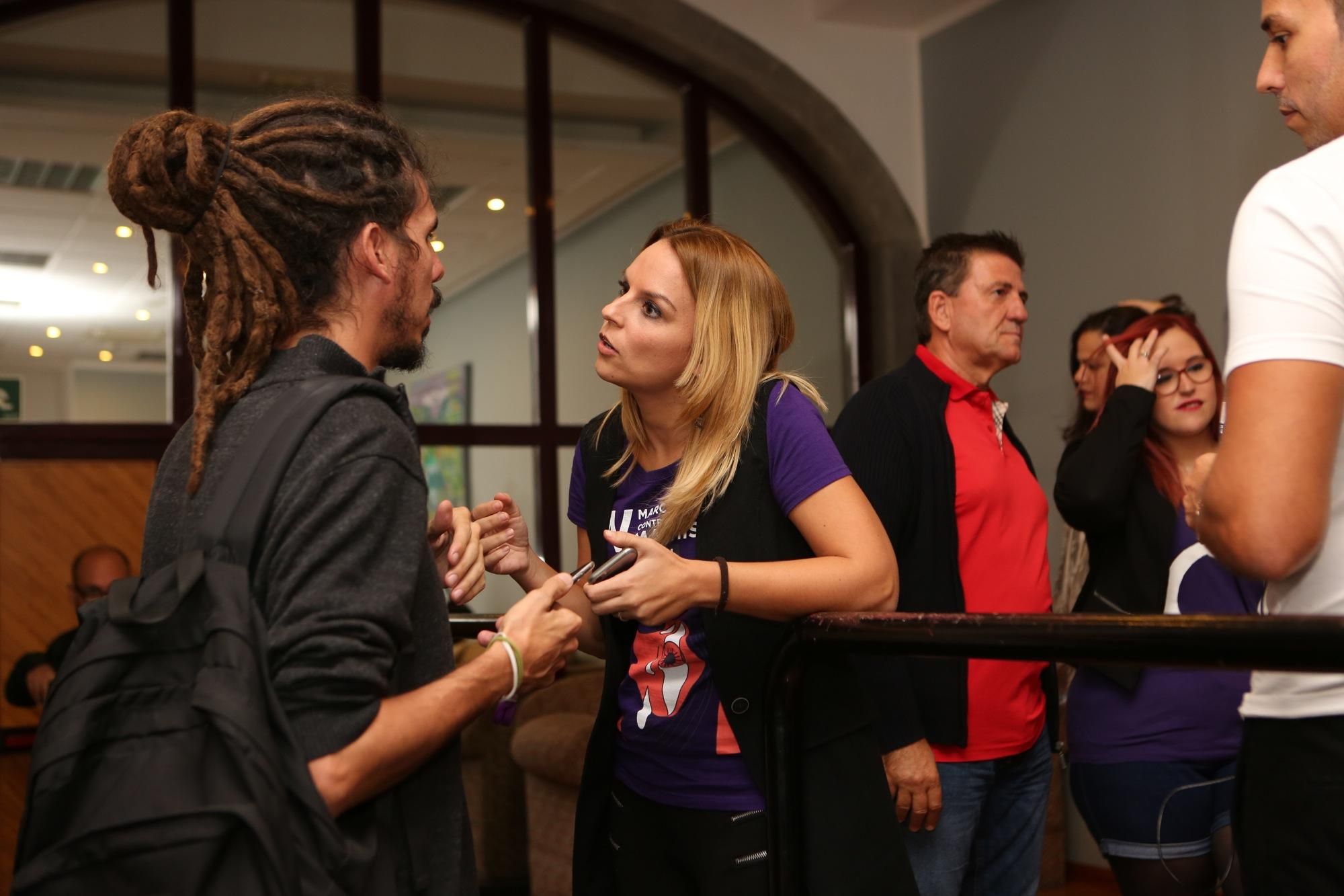 Alberto Rodríguez y Noemí Santana, de Podemos en el acto de Pablo Echenique en el CICCA (ALEJANDRO RAMOS)