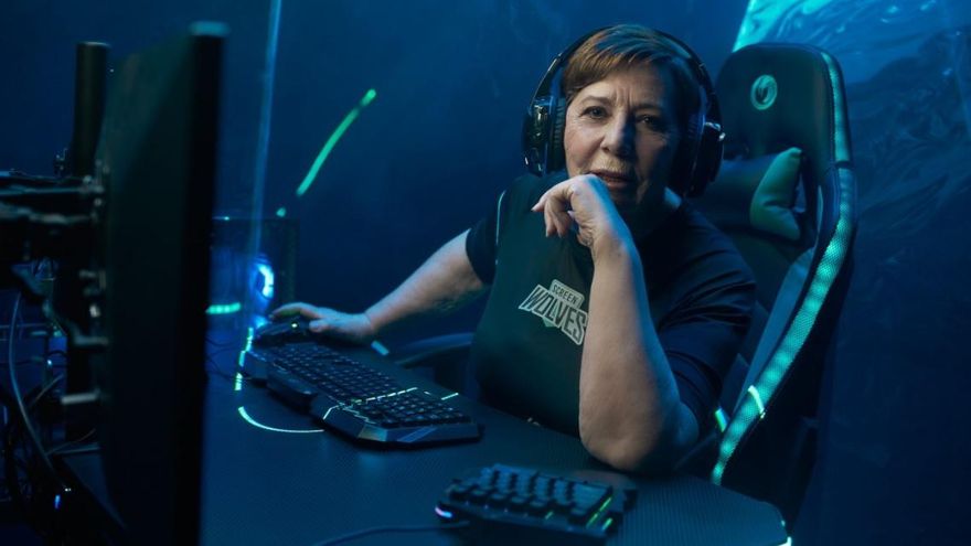 Celia Villalobos, la exdiputada del Candy Crush, crea un equipo de eSports: "Es el momento de dar la cara"