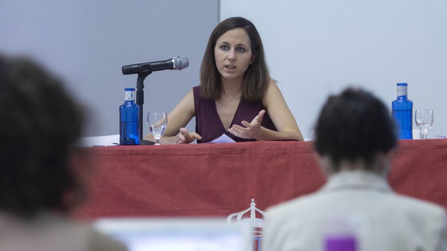 Archivo - La ministra de Derechos Sociales y Agenda 2030, Ione Belarra, imparte la conferencia en los cursos de verano de la Universidad Complutense de Madrid, a 23 de julio de 2021, en San Lorenzo El Escorial, Madrid (España).