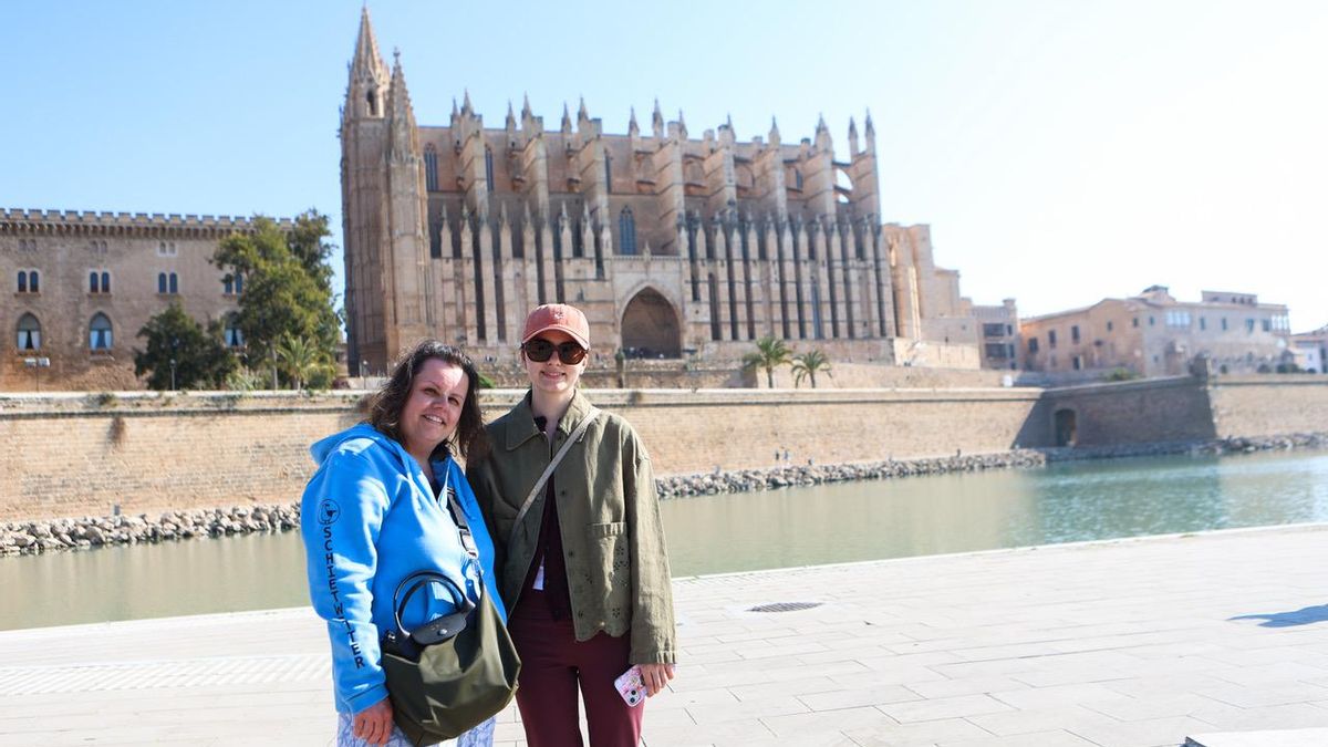 Dorothee y Sophia, madre e hija: dos visitantes alemanas que no quieren "caer en la ’tourist trap’ del bar frente a la Catedral”.