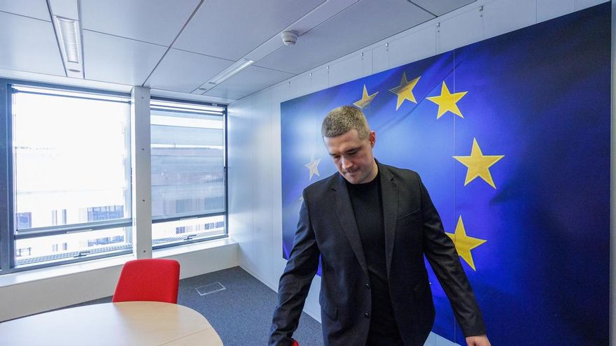 Zelenski cesa al popular ministro de Defensa de Ucrania tras seis meses en el cargo