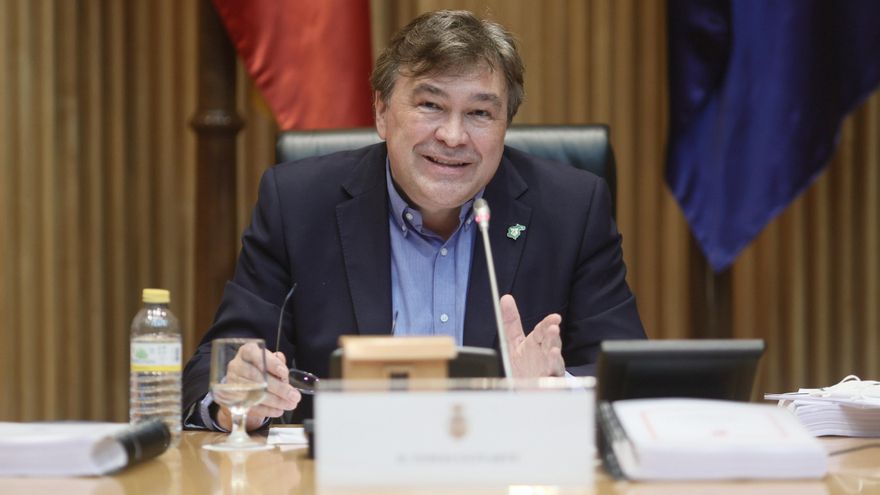 El diputado de Teruel Existe, Tomas Guitarte, junto a la Coordinadora de la España Vaciada, en la presentación de su propuesta de Modelo de Desarrollo, a 25 de mayo de 2021, en el Congreso de los Diputados, Madrid, (España). El Modelo de Desarrollo ha sid