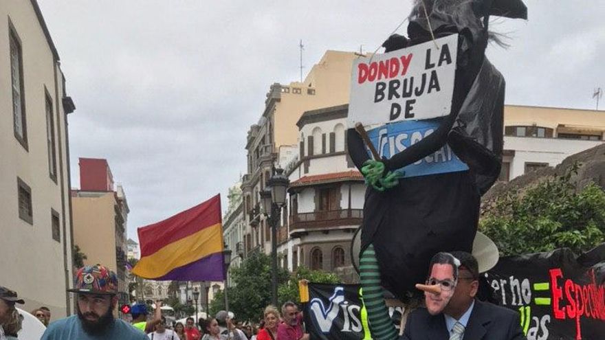 La manifestación por el Primero de Mayo en las capitales canarias, en imágenes
