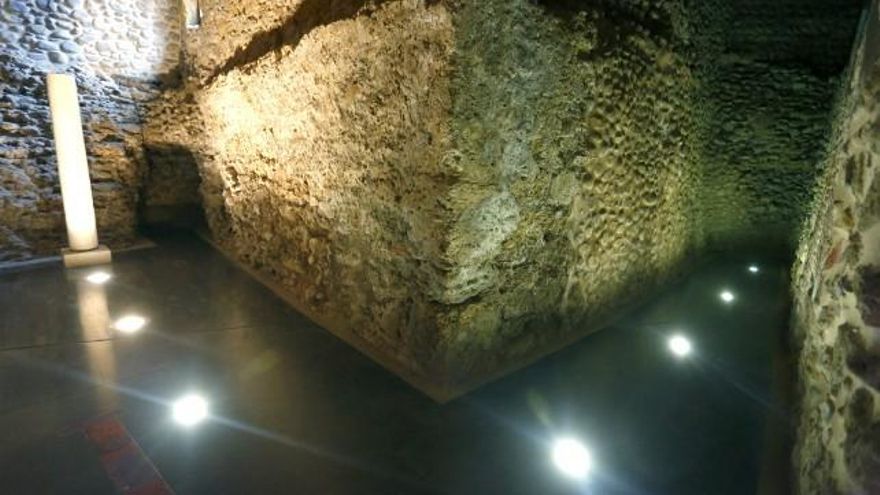 Carlos S. Campillo / ICAL Décimo aniversario de la apertura al público del Palacio del Conde Luna de León. En la imagen, restos de la muralla romana en el interior del edificio.