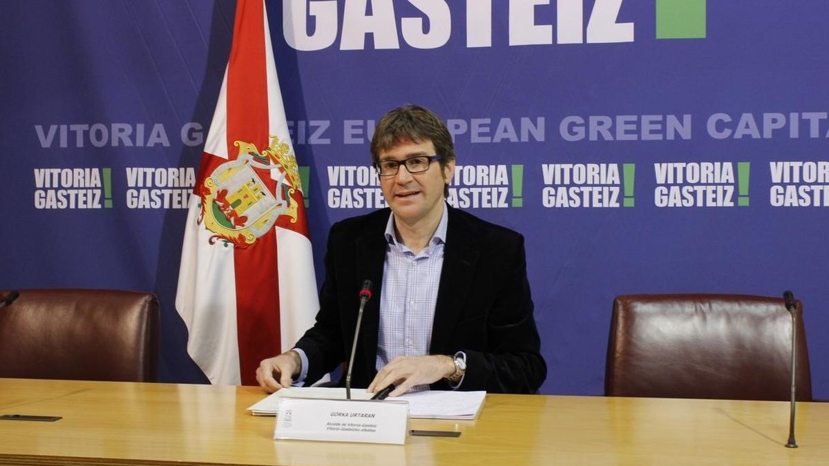 Las instituciones alavesas llevarán al Tribunal Constitucional sus querellas por la matanza del 3 de marzo de 1976