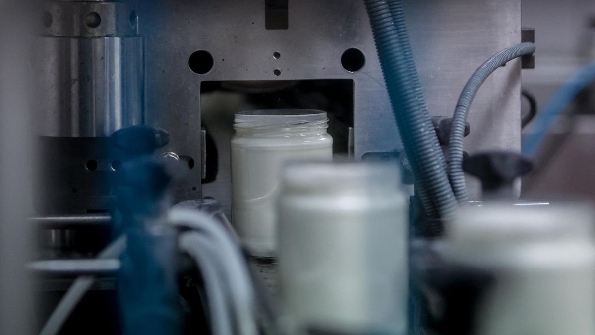 China anuncia aranceles de hasta el 43% sobre productos lácteos de la UE