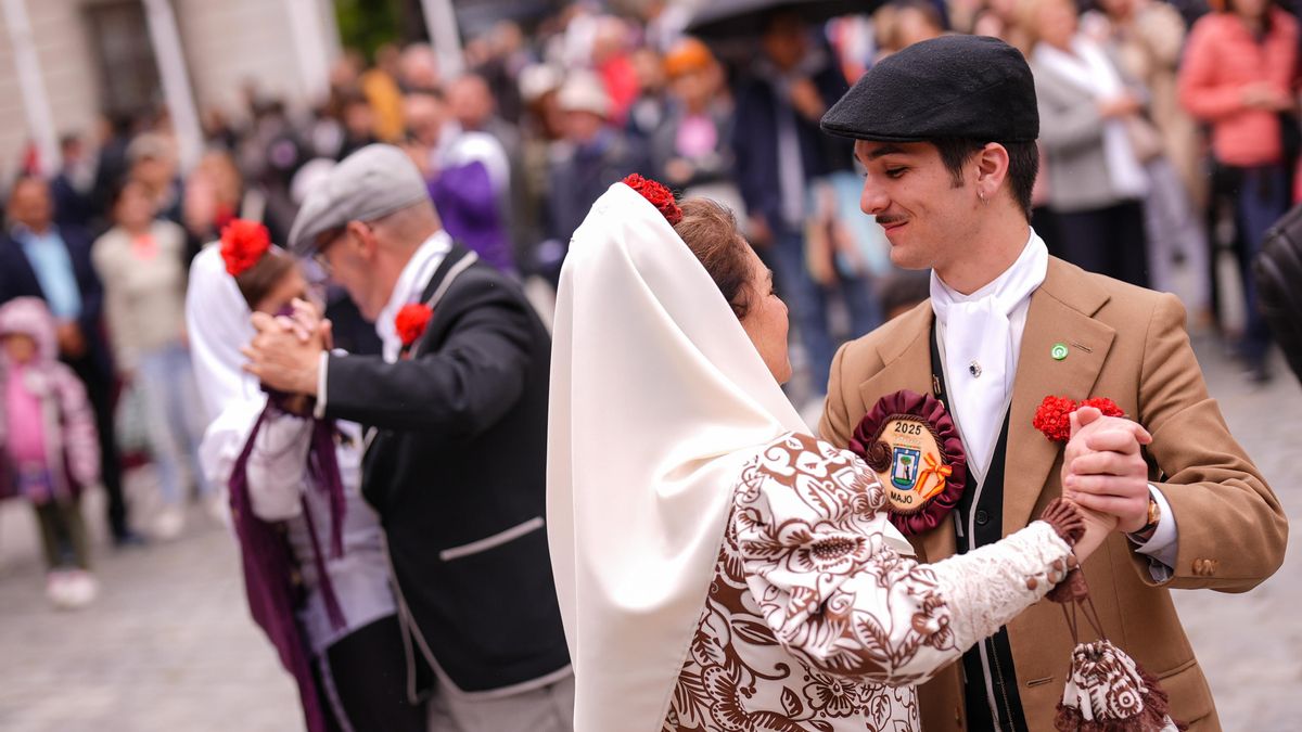 Baile de chotis en la Plaza Mayor