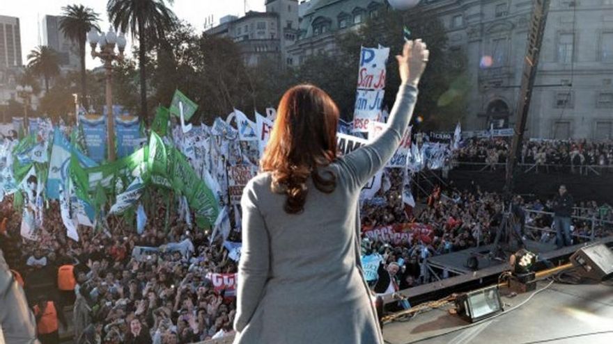 Cristina Fernández destacó el "amor de siempre a nuestro país y nuestra historia" este 25 de Mayo