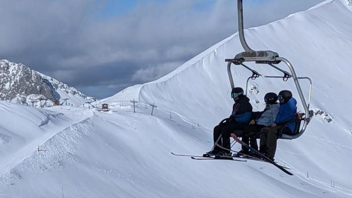 Las estaciones de esquí de San Isidro y Leitariegos ofrecen 22 kilómetros de pistas este fin de semana en León