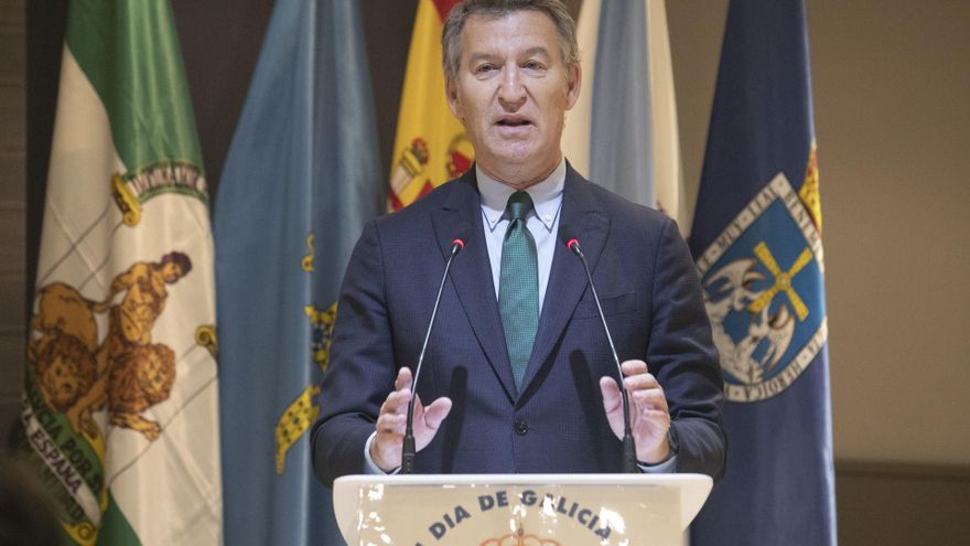Archivo - El presidente del Partido Popular, Alberto Núñez Feijóo, interviene duante el acto de entrega de la Insignia de Oro y el Carné de Socio de Honor de la Asociación del Día de Galicia, a 26 de octubre de 2024, en Oviedo, Asturias (España).