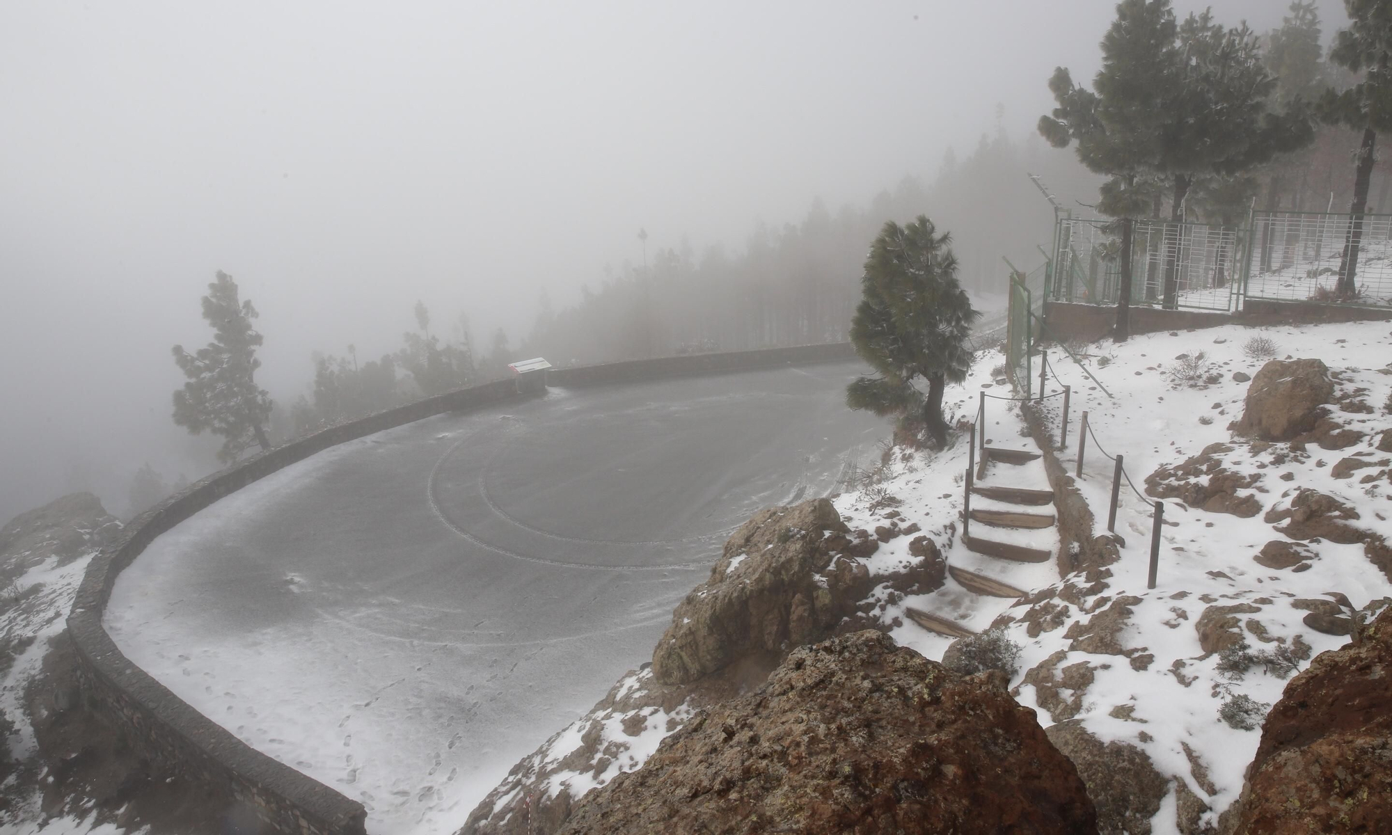 Alrededores del Pico de Las Nieves cubiertos de nieve