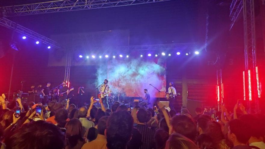 "Cantad quien se la sepa, y quien no que mueva la cabeza": historia de un concierto de 17 horas