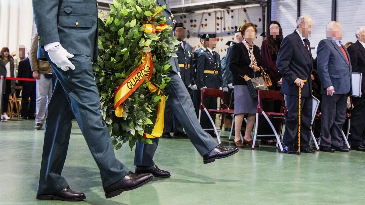 Un momento de la ceremonia en la que fue condecorado el Guardia Civil sobre el que pesa una denuncia por violencia machista