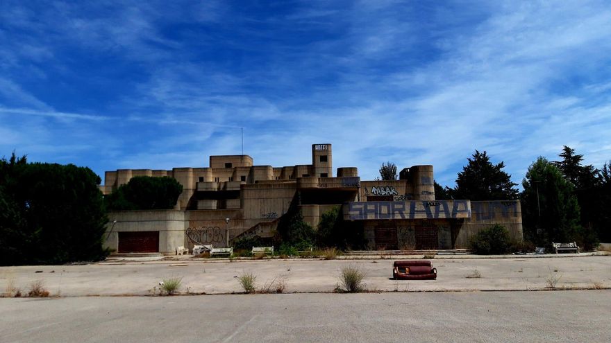 El hotel Claridge, joya del Brutalismo en la ruta entre Madrid y Valencia, entra en la Lista Roja del Patrimonio