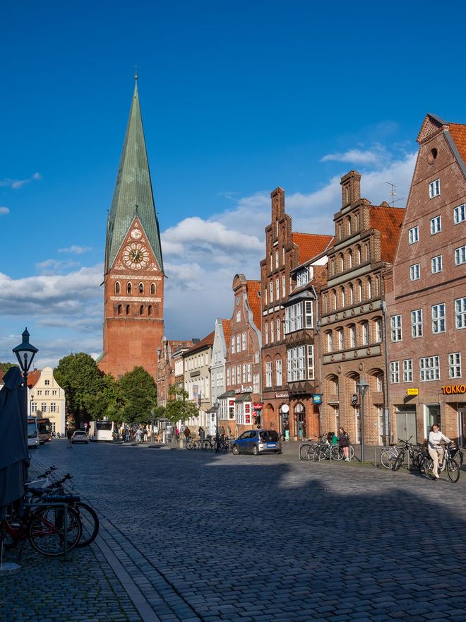 La torre de San Juan emerge en el entorno de la Am Sande.