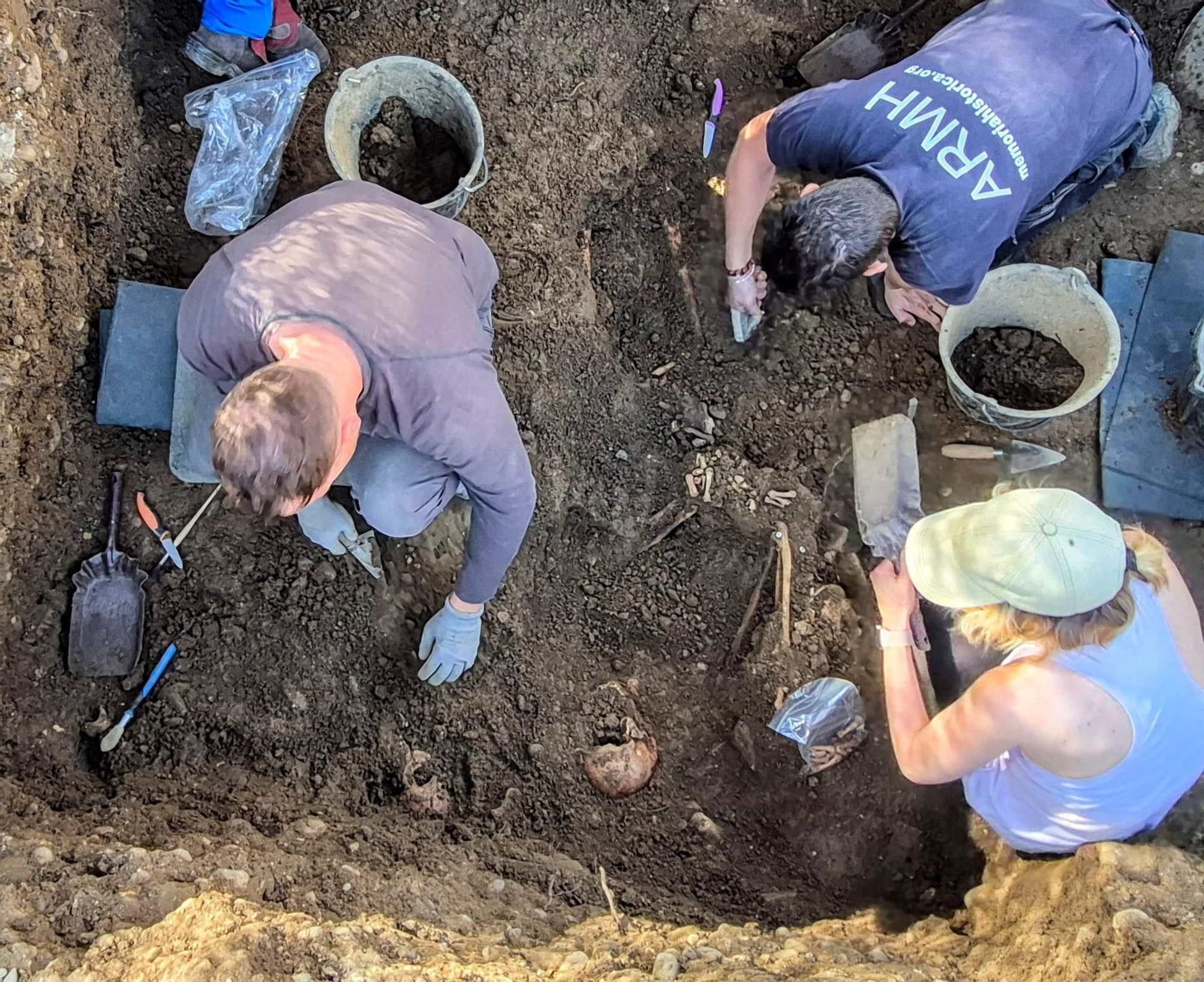 Profundizando en el yacimiento arqueológico de la fosa de Mansilla de las Mulas.