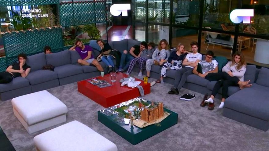 Los concursantes de OT viendo Paquita Salas