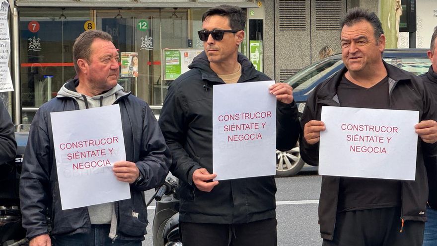Manifestación de operadores de grúa torre